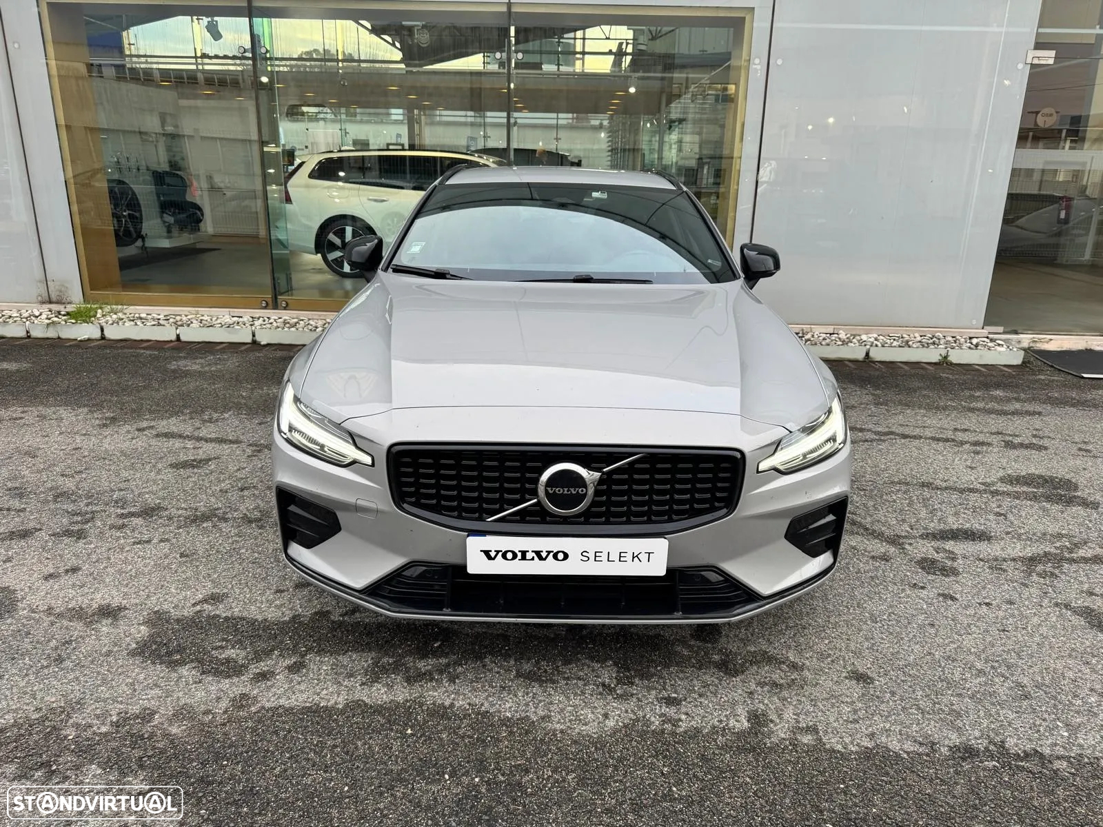 Volvo V60 2.0 B4 Plus Dark Auto - 17