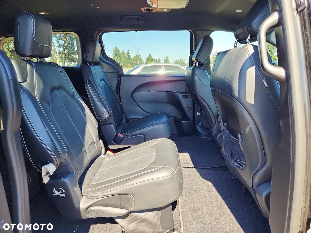 Chrysler Pacifica - 12