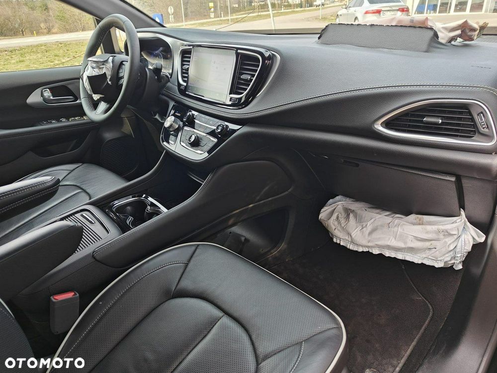 Chrysler Pacifica - 17