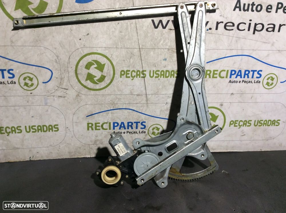 Elevador trás direito Toyota Corolla Verso - 2