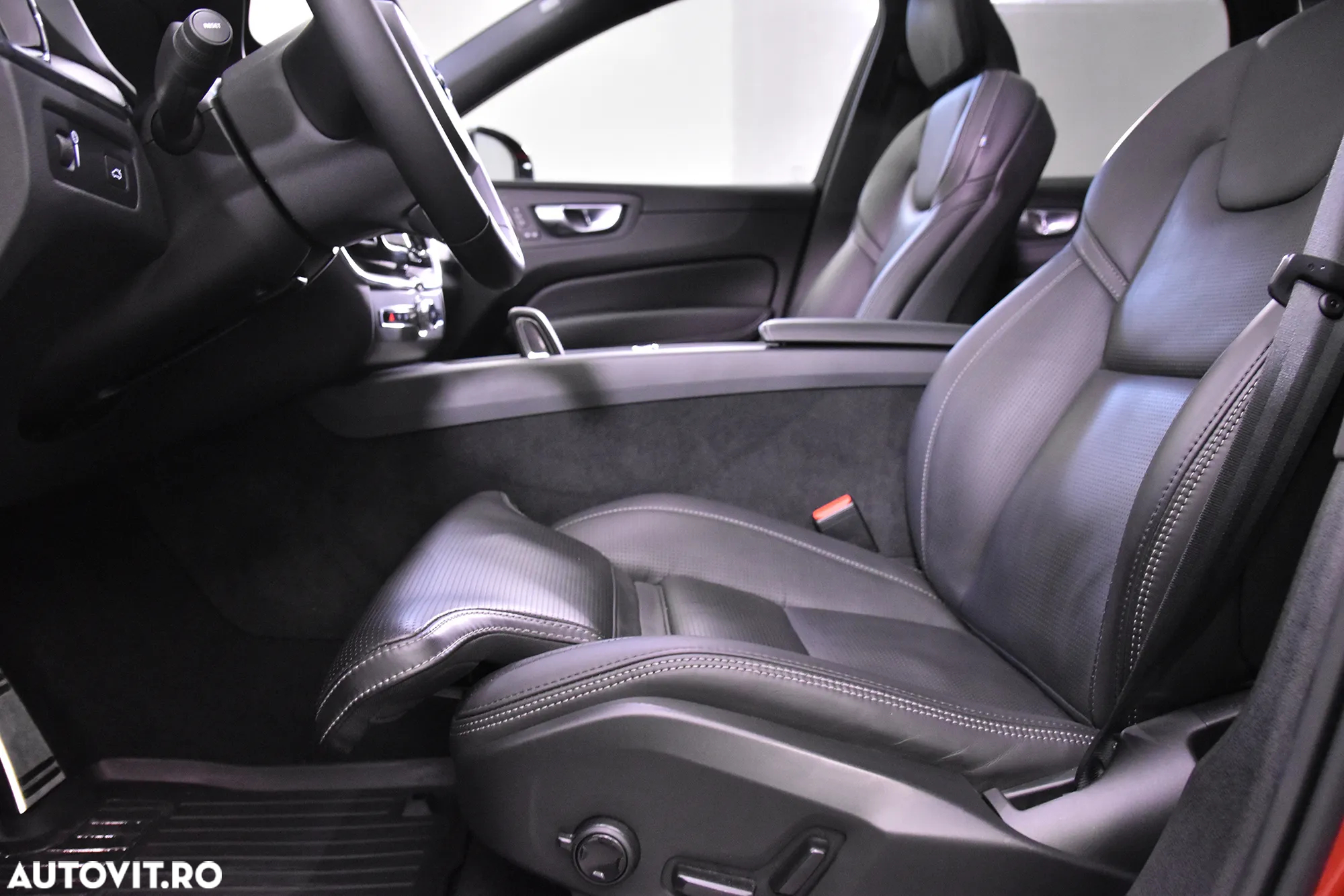 Volvo XC 60 B4 MHEV R-Design - 24