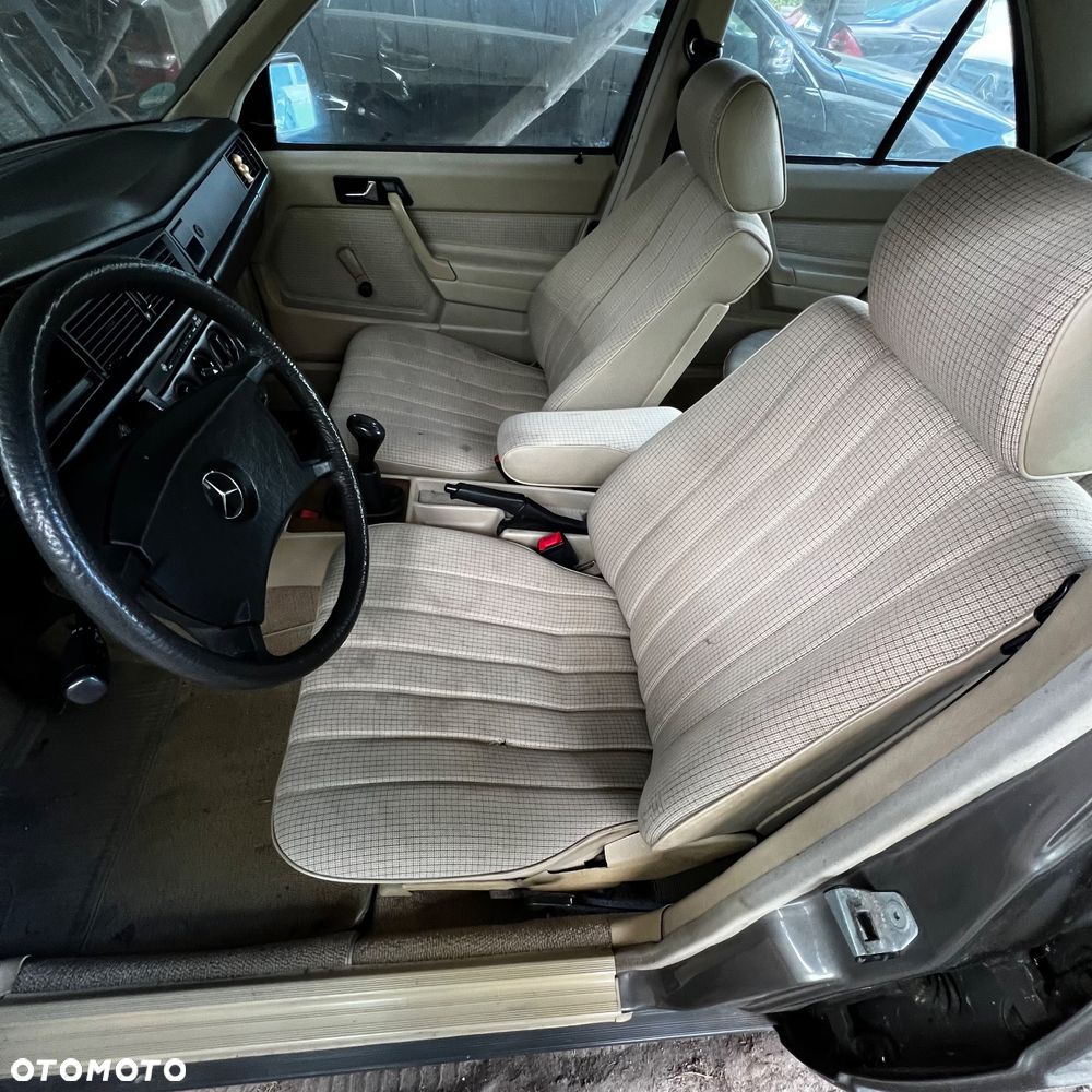 Mercedes-Benz W201 (190) - 19