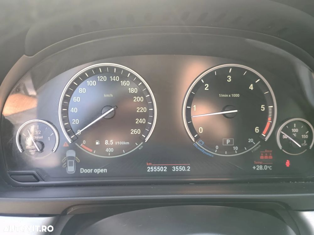 BMW Seria 5 530d xDrive - 11