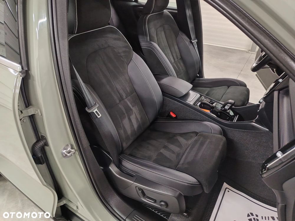 Volvo XC 40 B4 Plus Dark - 29