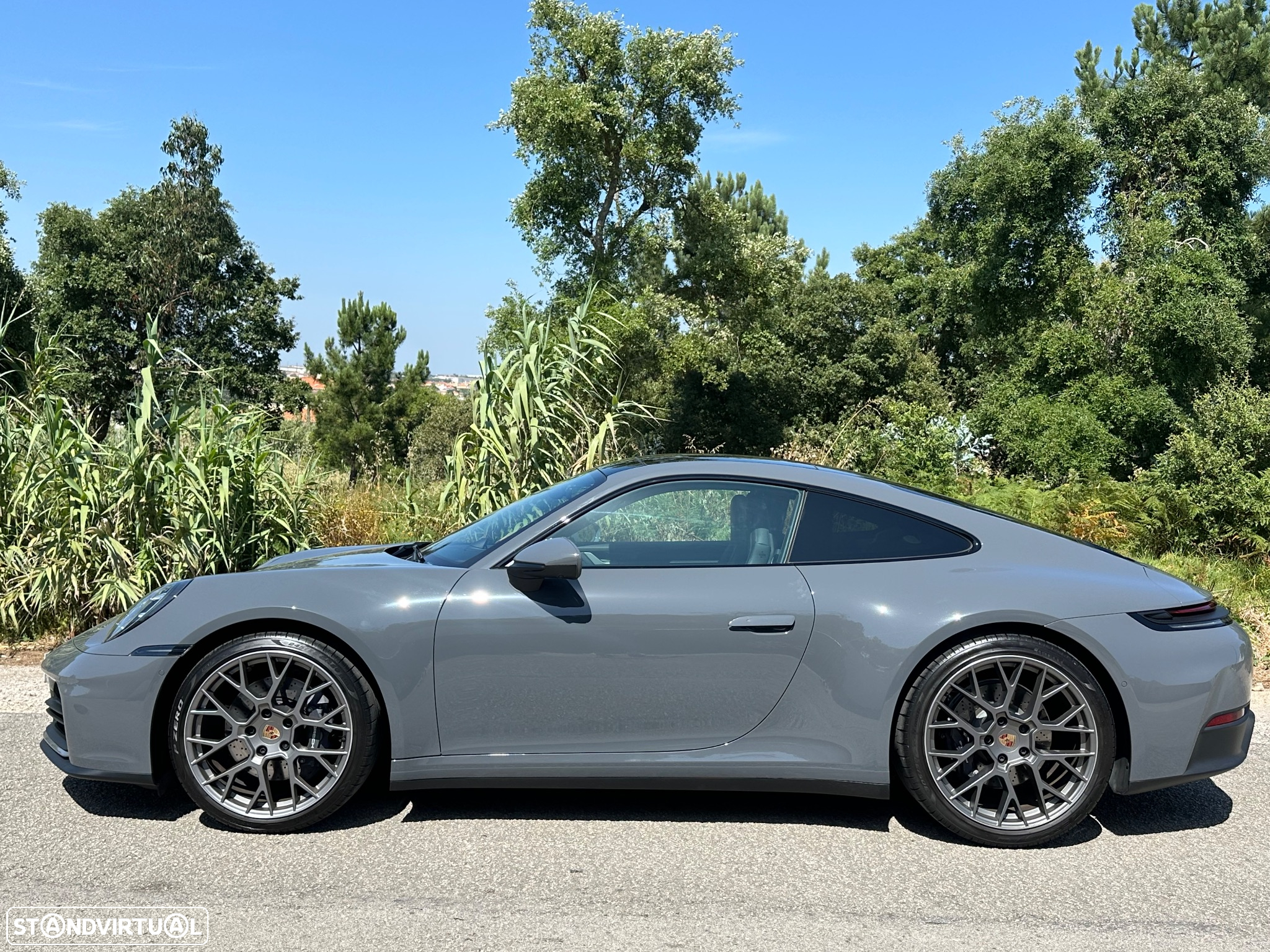 Porsche 911 (992) Carrera - 4