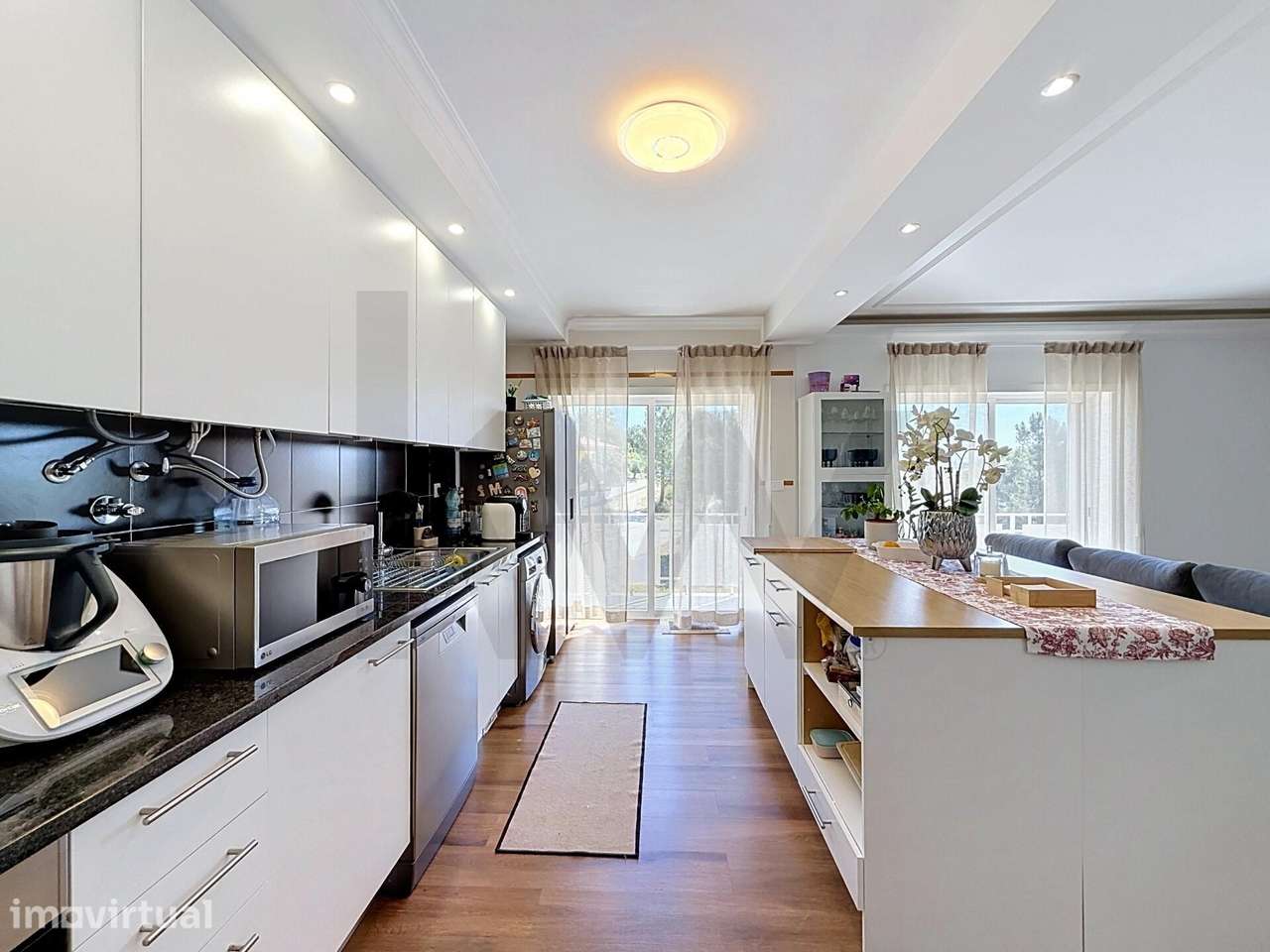 Apartamento T2 com Suite | Garagem Box para 2 Viaturas | 3 Varandas | - Grande imagem: 4/21