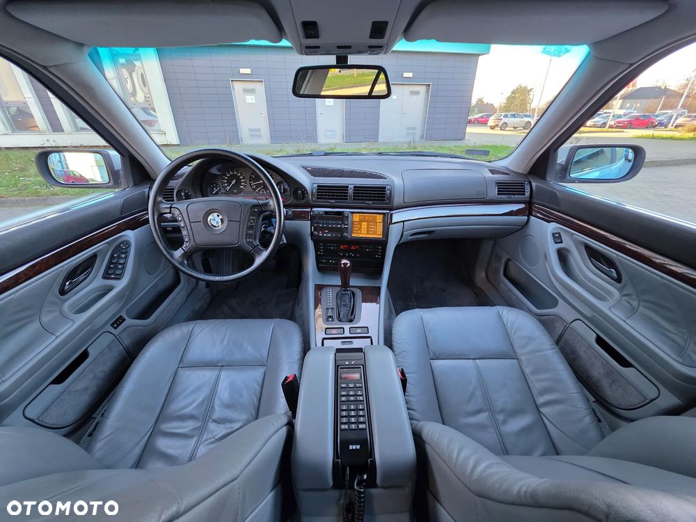 BMW Seria 7 - 34