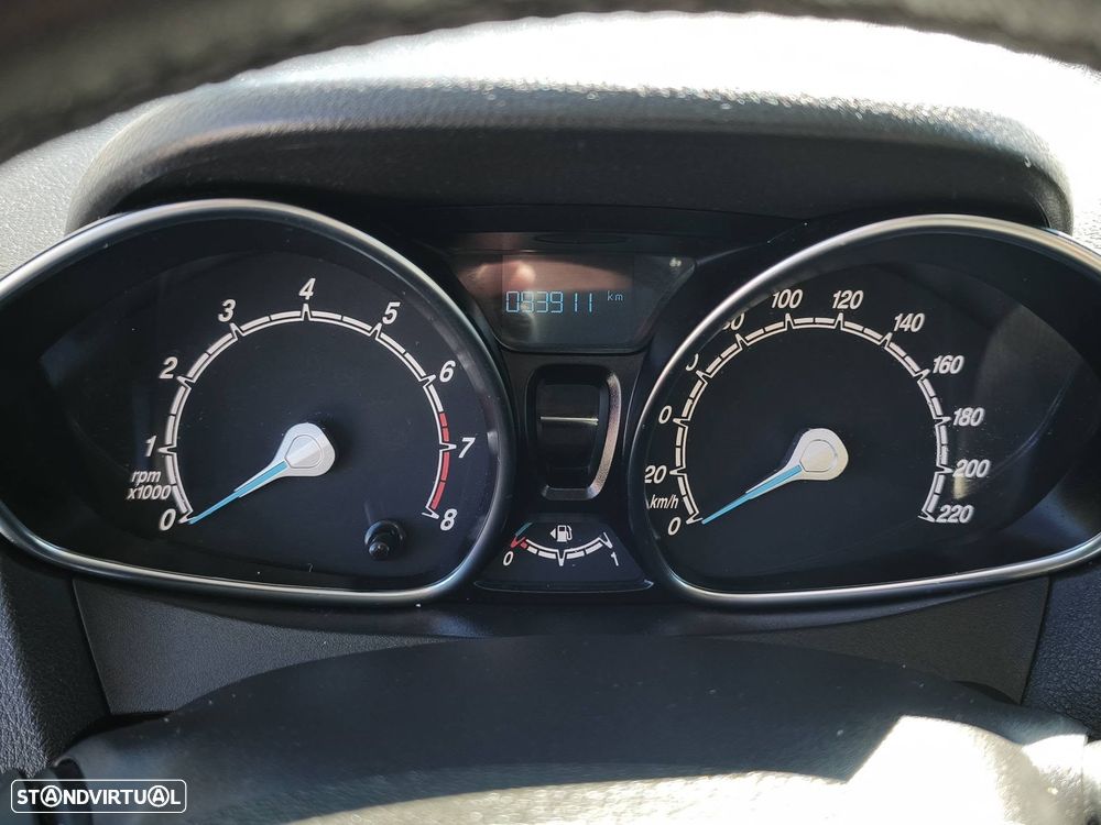 Ford Tourneo Courier 1.0 EcoBoost Titanium - 27