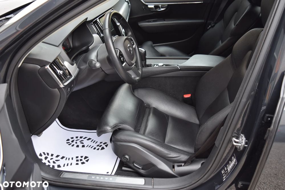 Volvo V90 D3 Momentum Pro - 20