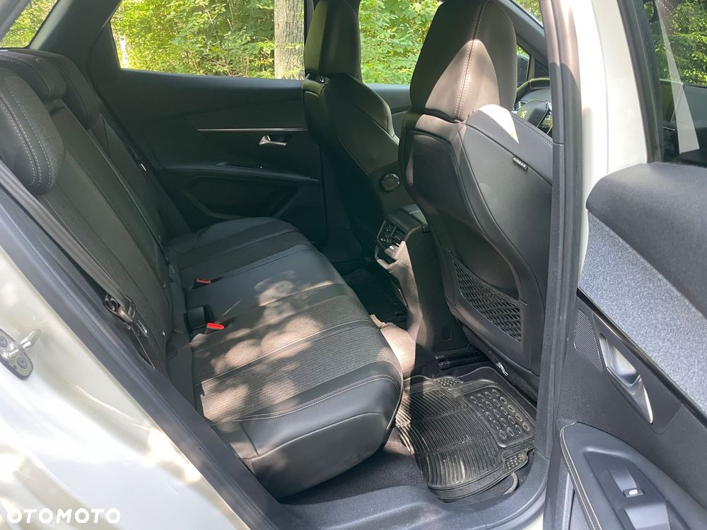 Peugeot 3008 1.5 BlueHDi GT Pack S&S EAT8 - 31