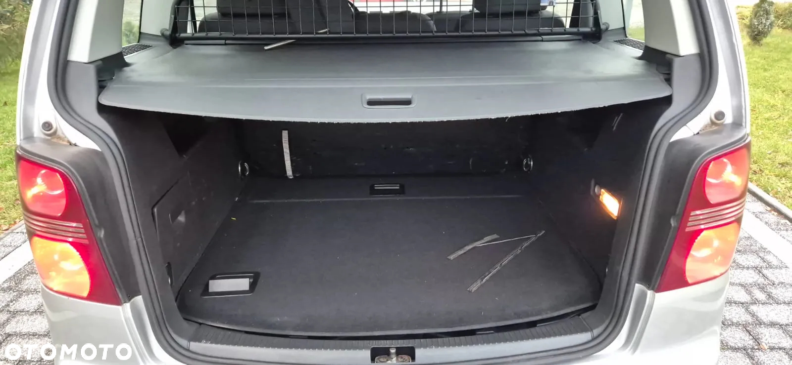 Volkswagen Touran - 11