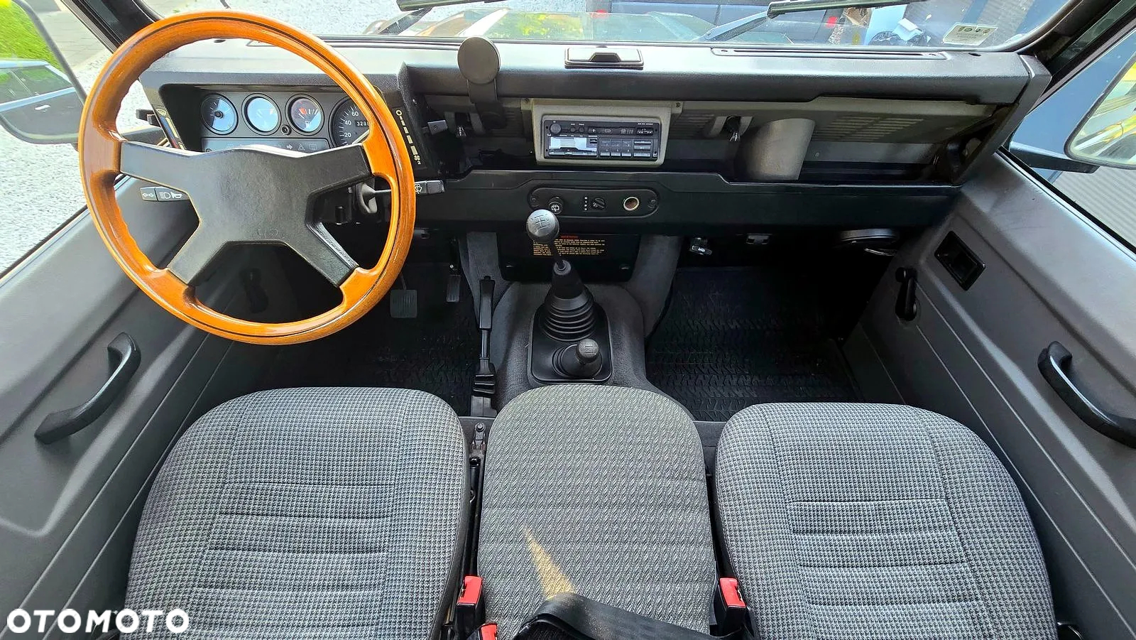 Land Rover Defender 90 2.5 TDI - 12