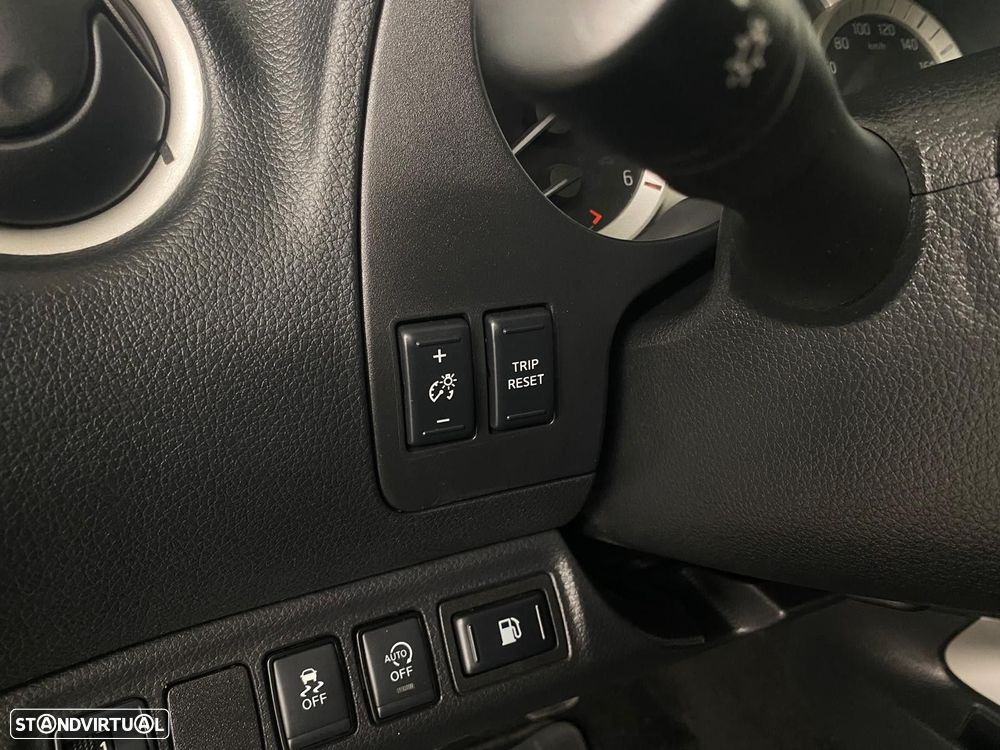 Nissan Navara 2.3 dCi CD 4WD N-Connecta - 17