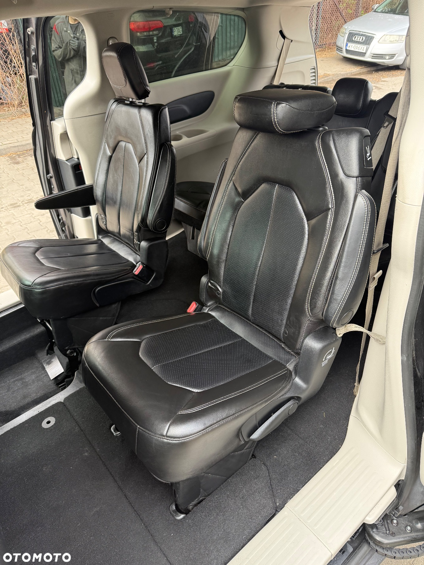 Chrysler Pacifica - 11