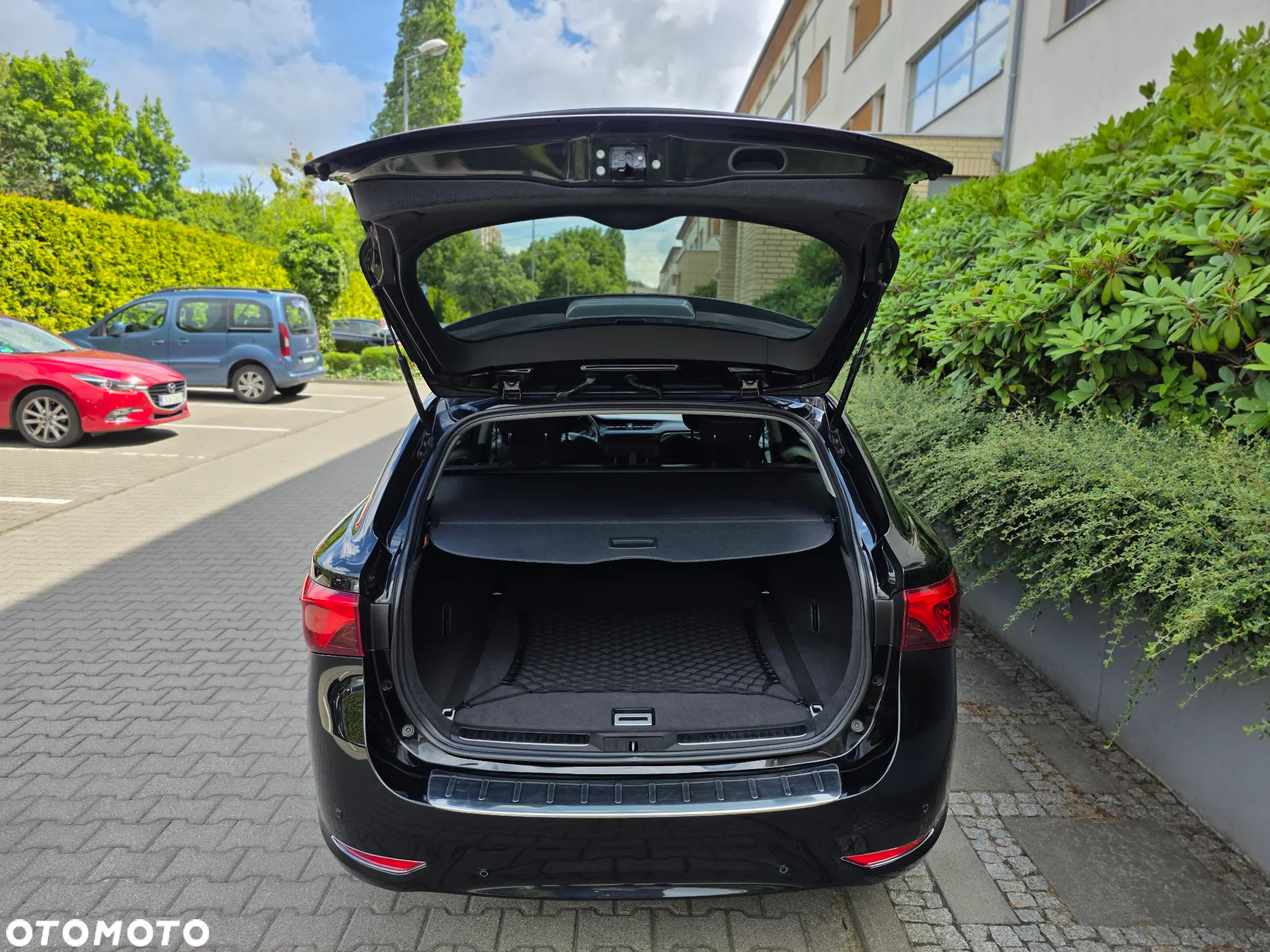 Toyota Avensis Touring Sports 1.8 Team Deutschland - 12