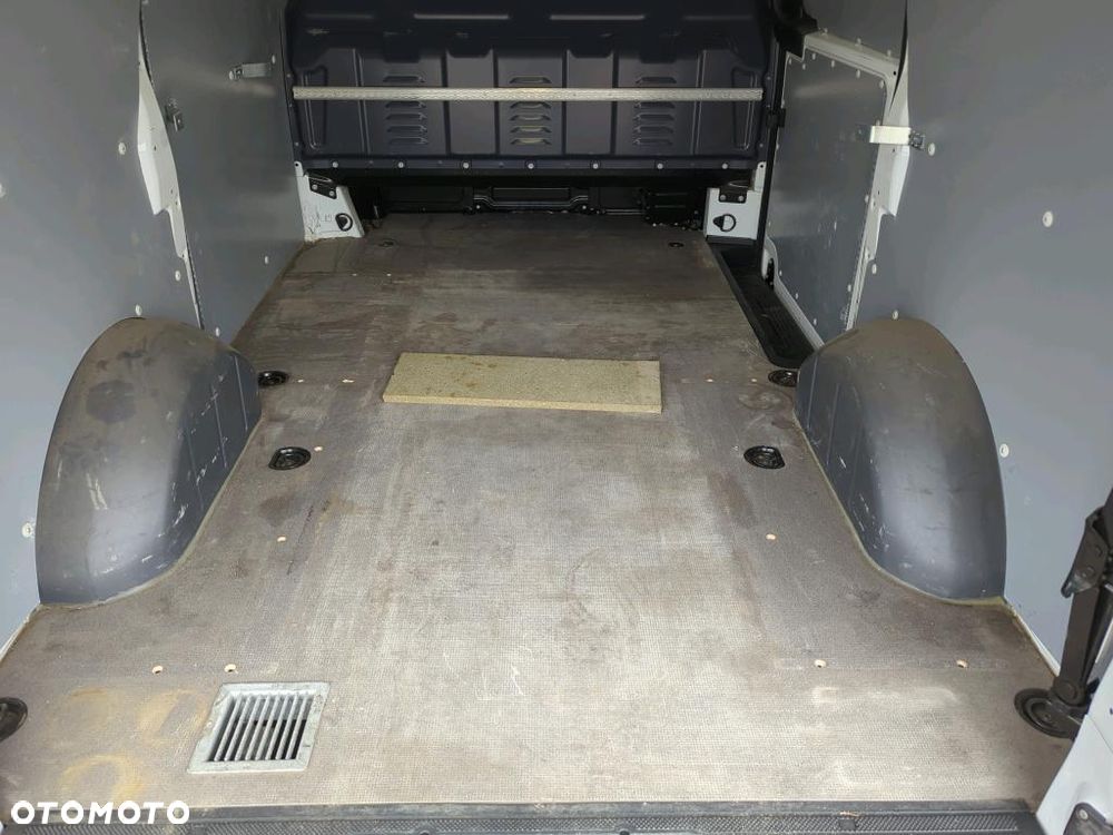 Mercedes-Benz VITO - 16
