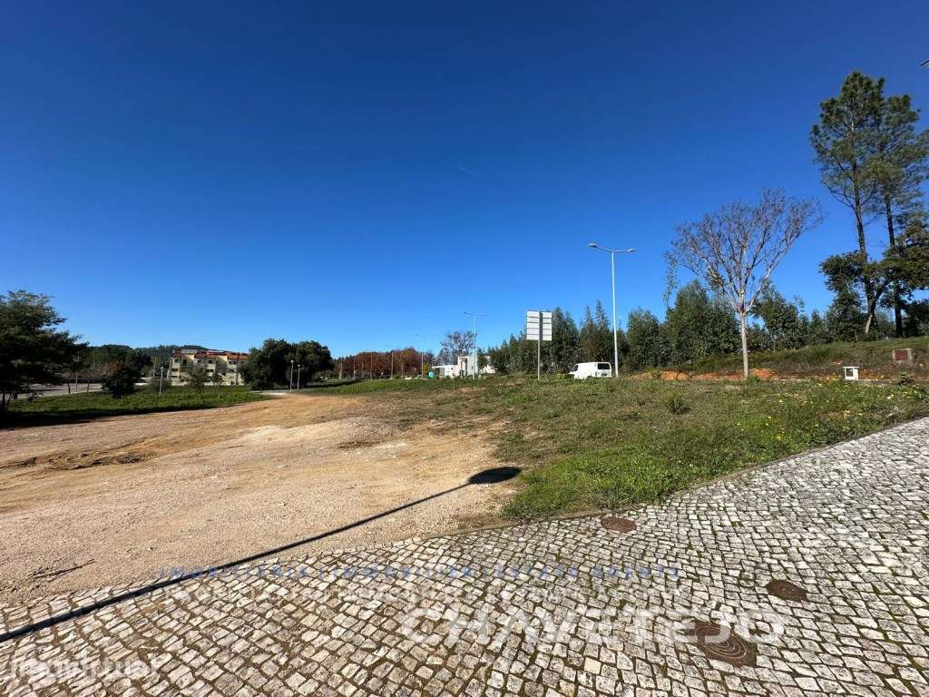 Lote de terreno situado na vila de Ferreira do Zêzere. - Grande imagem: 5/6