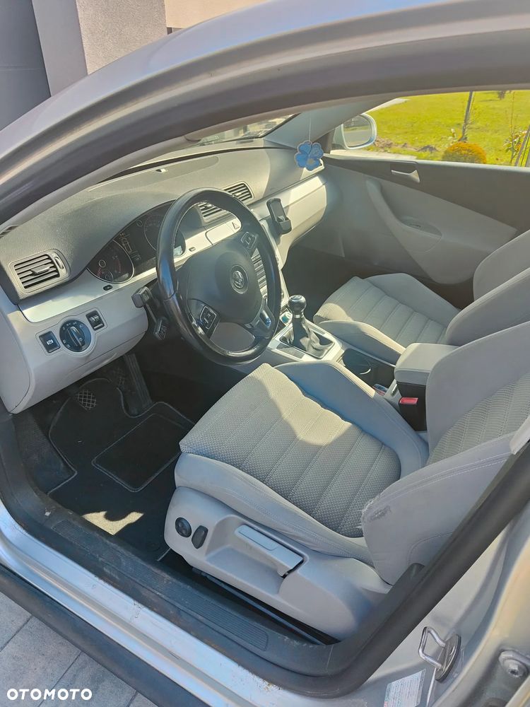 Volkswagen Passat - 17