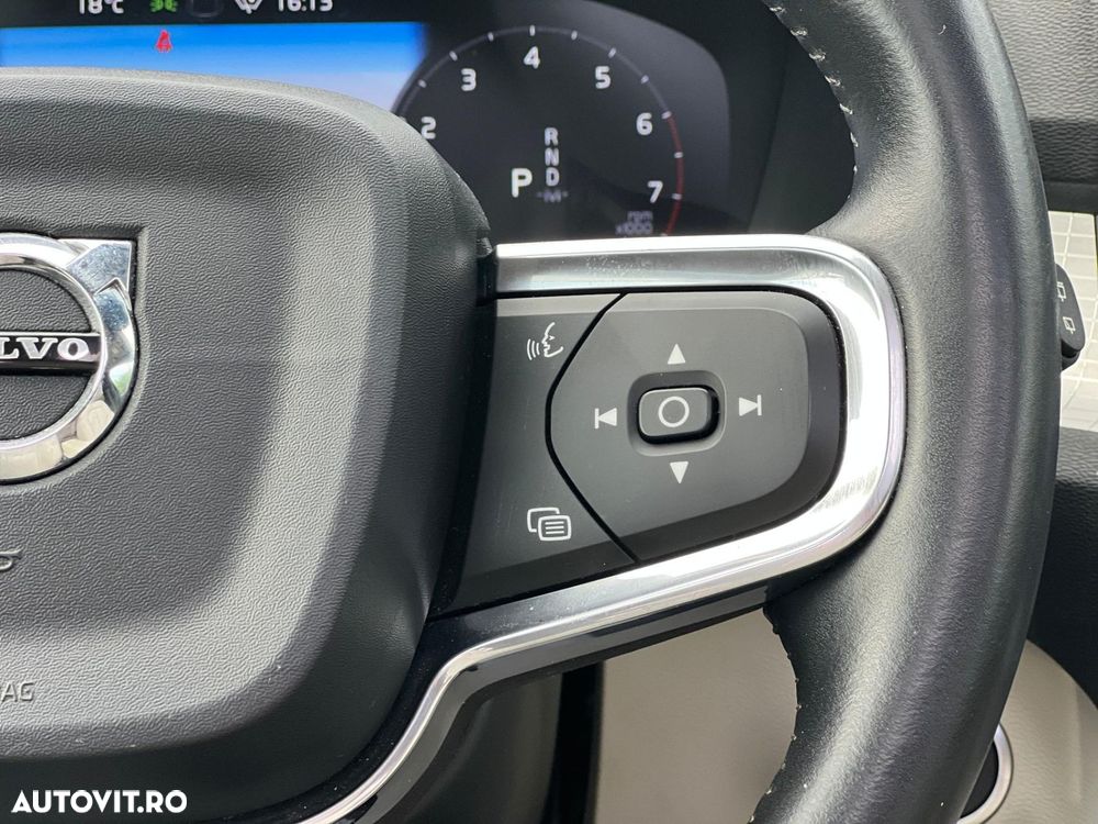 Volvo XC 40 T5 AWD Momentum Pro - 25