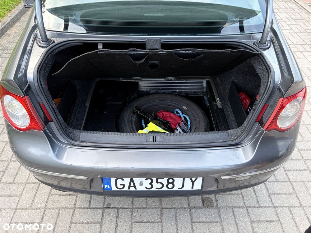 Volkswagen Passat 1.6 FSI Trendline - 7