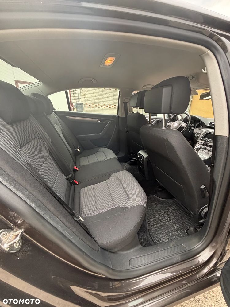 Volkswagen Passat 2.0 TDI Comfortline DSG - 11
