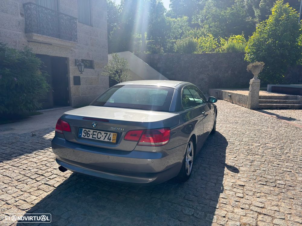 BMW 320 i Cabrio Auto - 24
