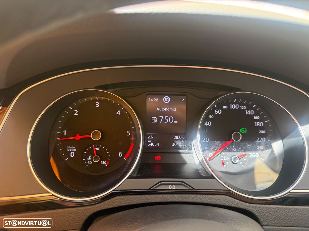 VW Passat Variant 2.0 TDi Business DSG - 6