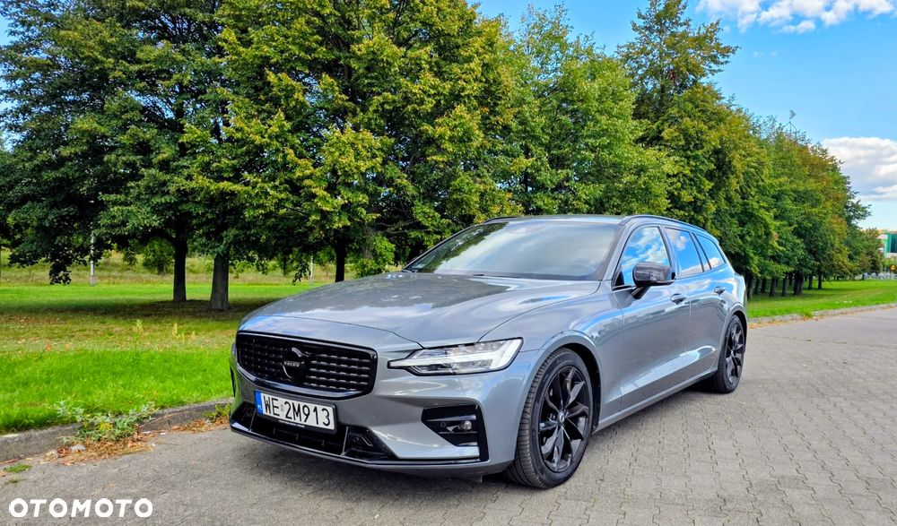 Volvo V60 B4 B R-Design - 1