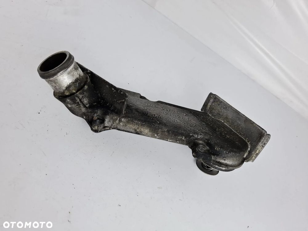 Obudowa Termostatu 3.7 4.2 Audi VW 077121121D - 2