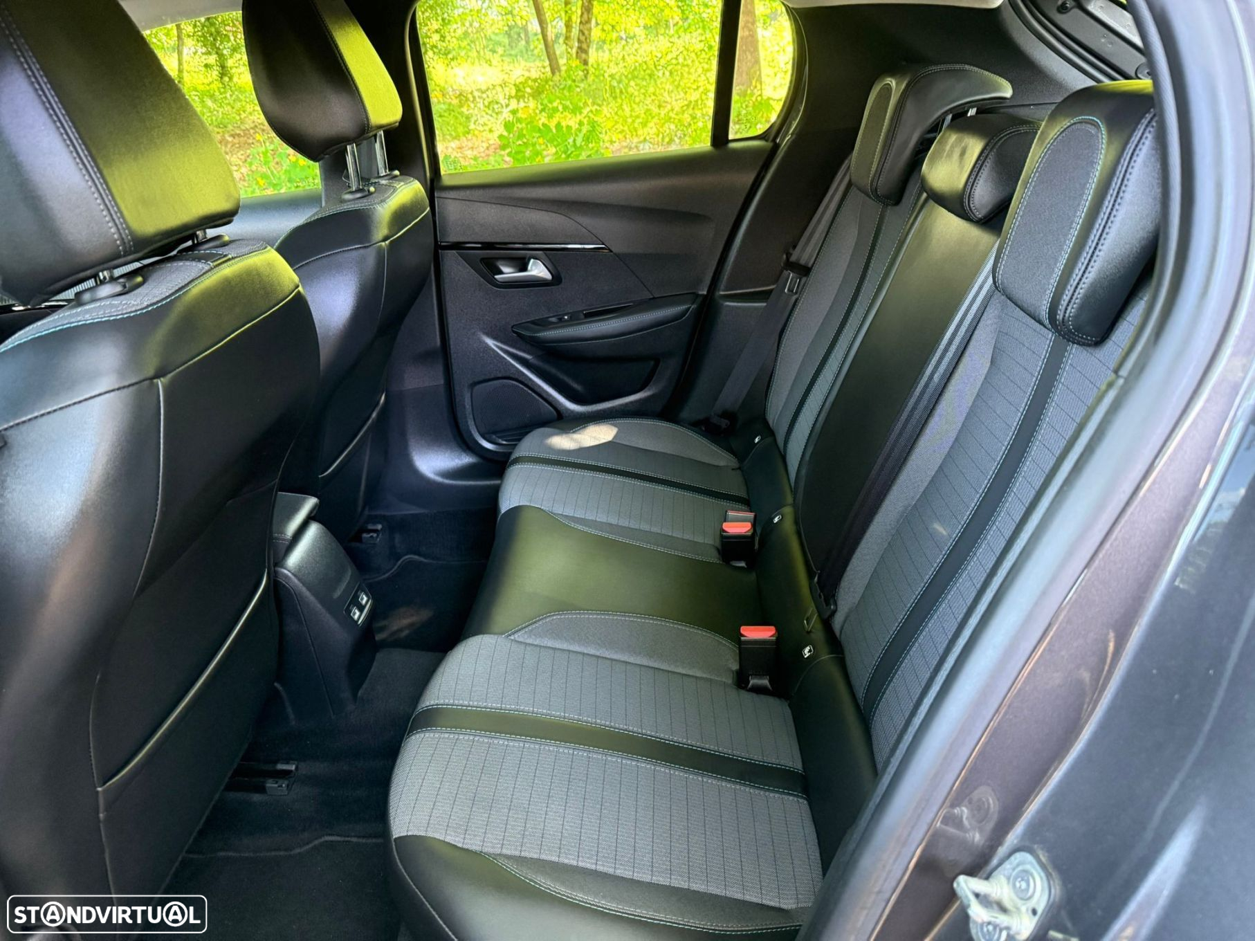 Peugeot 208 1.2 PureTech Allure Pack EAT8 - 23