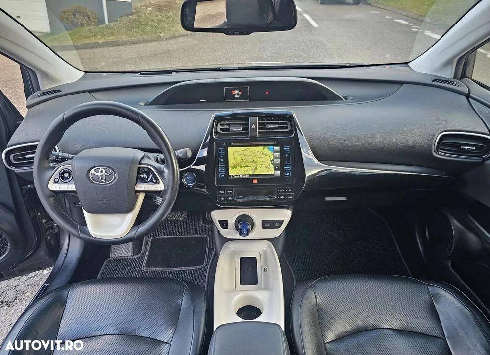 Toyota Prius Hybrid Executive - 11