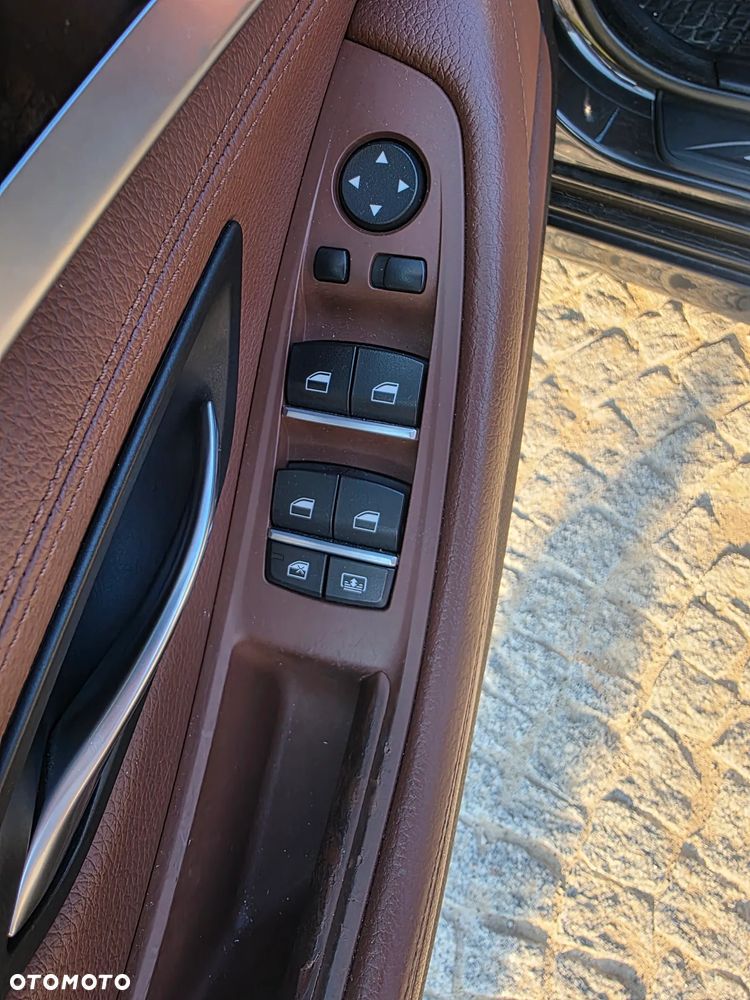 BMW Seria 5 520d xDrive - 10