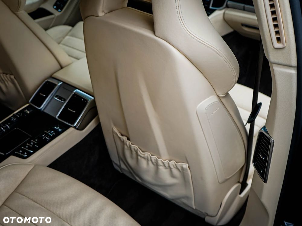Porsche Panamera - 40