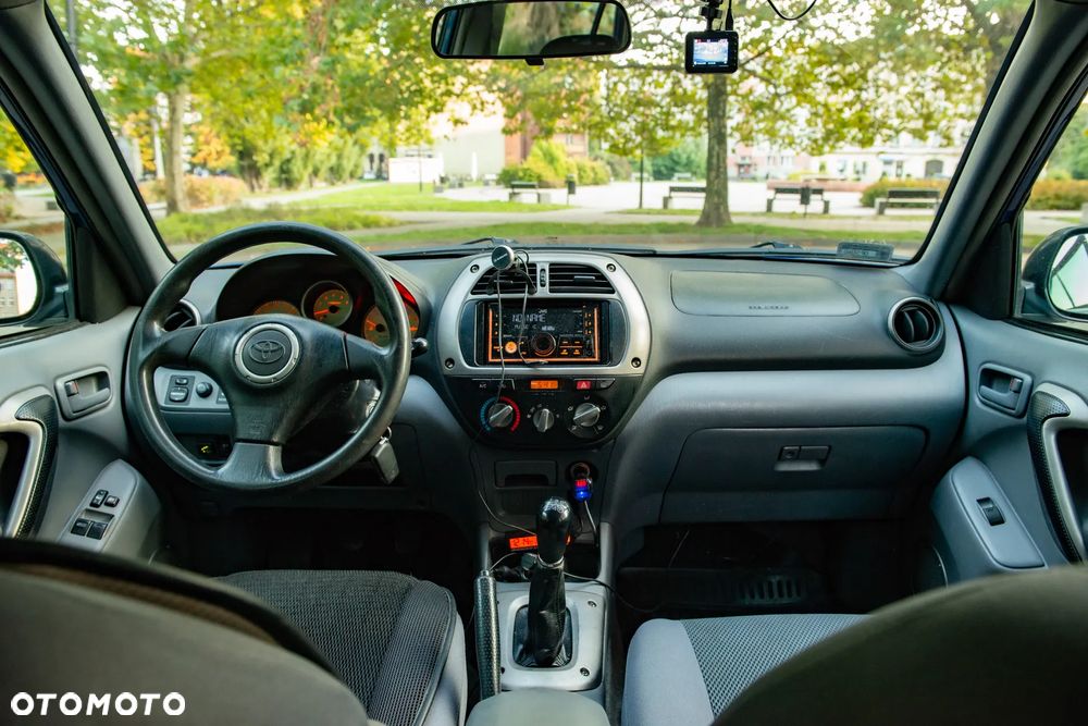Toyota RAV4 - 6