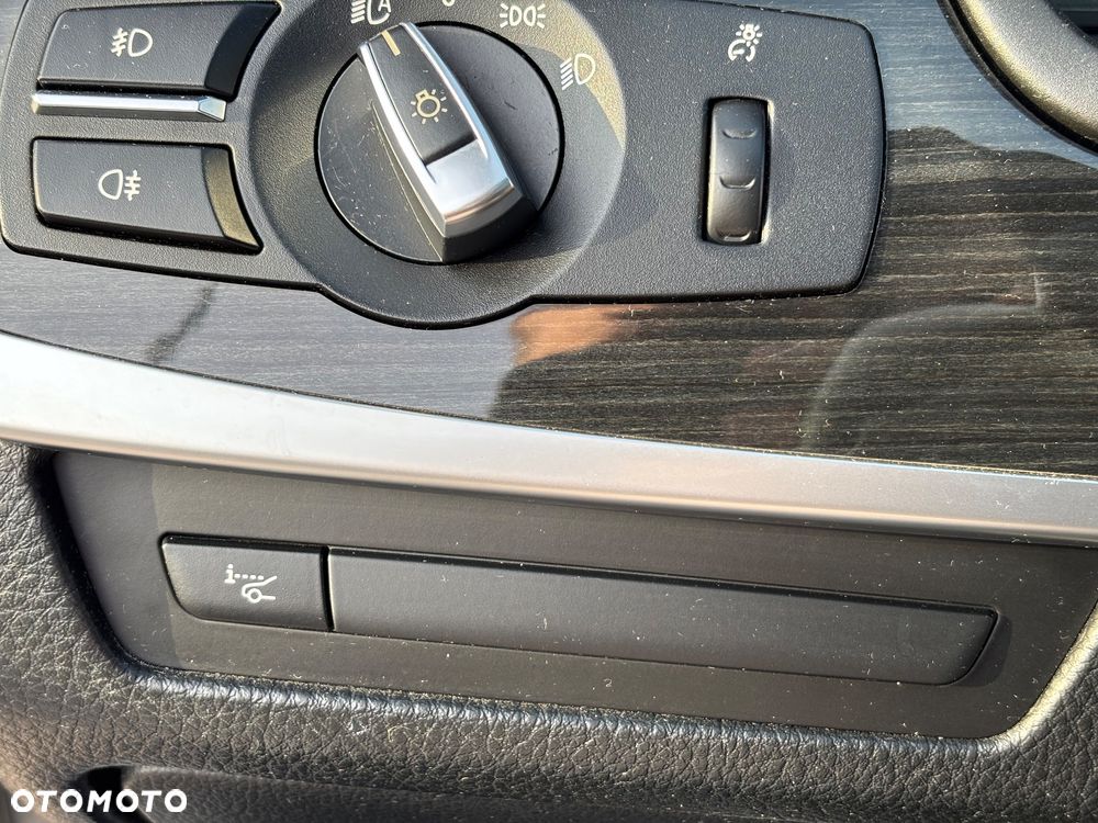 BMW Seria 5 525d xDrive Sport-Aut - 16