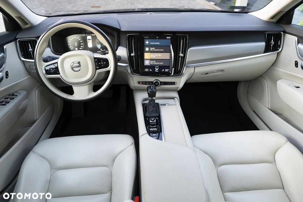 Volvo S90 T4 Momentum Pro - 11