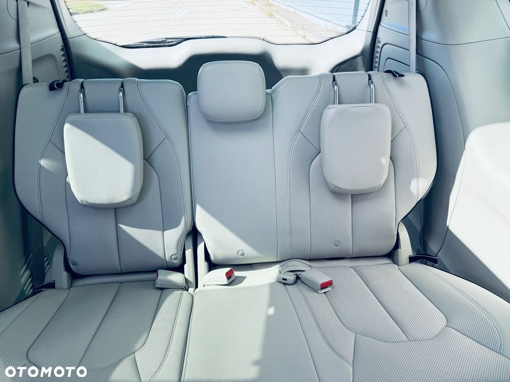 Chrysler Pacifica - 22