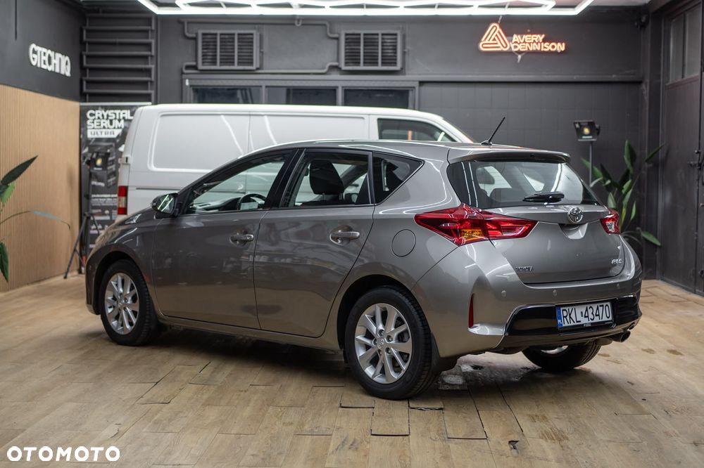 Toyota Auris 1.6 Premium + - 15