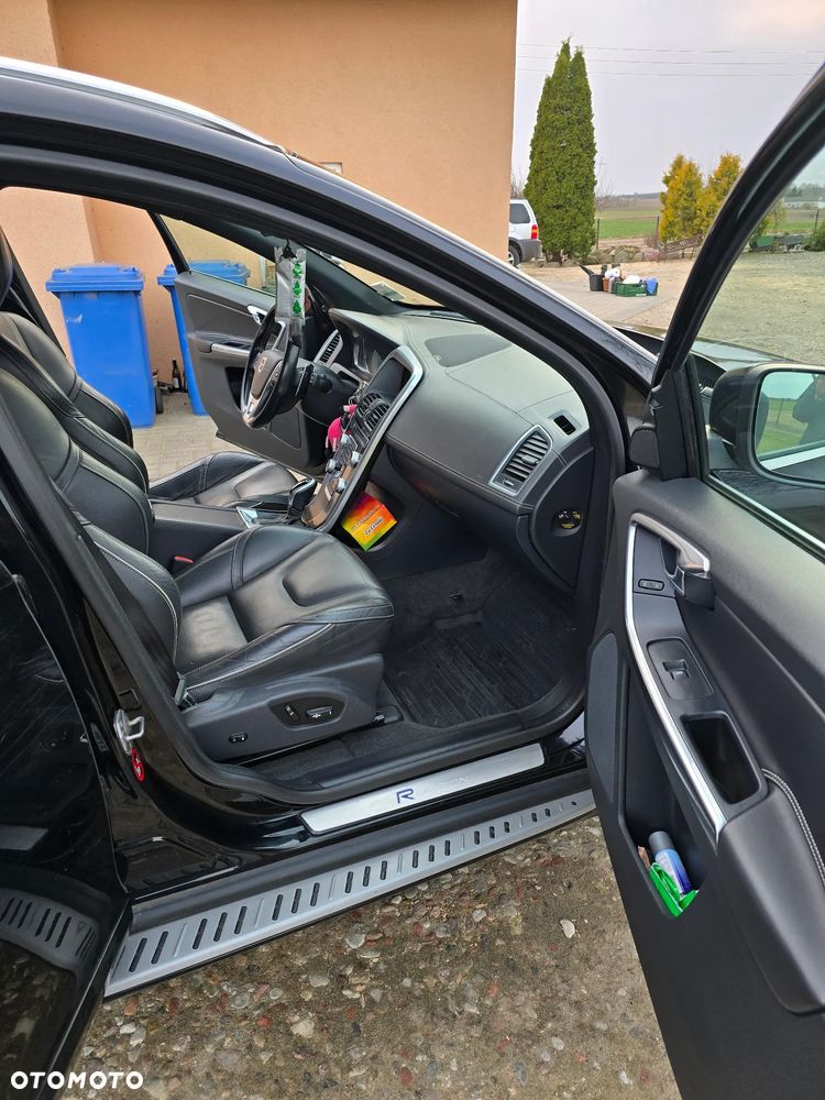 Volvo XC 60 D5 AWD R-Design Momentum - 11