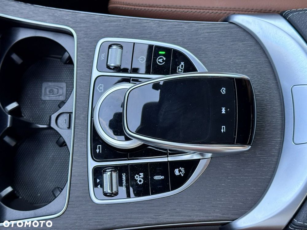 Mercedes-Benz Klasa C AMG 43 4Matic 9G-TRONIC - 25