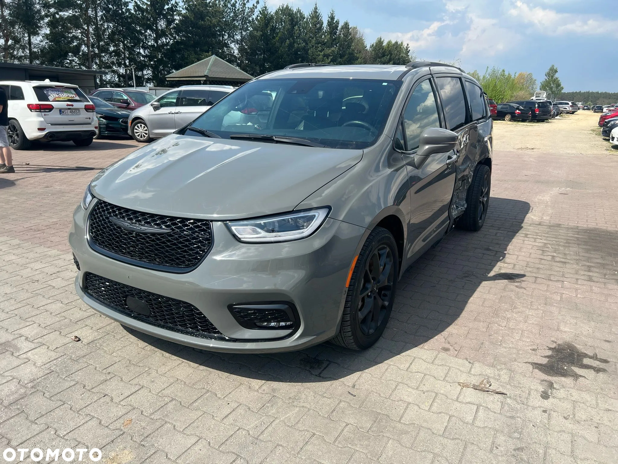 Chrysler Pacifica - 4
