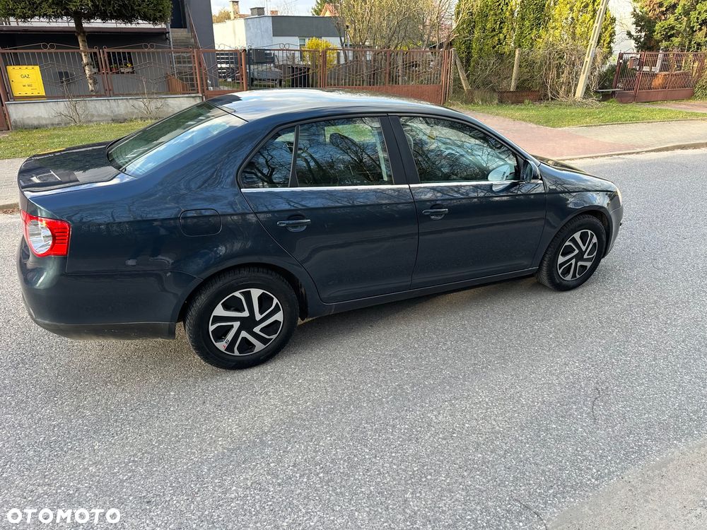 Volkswagen Jetta 1.6 United - 8