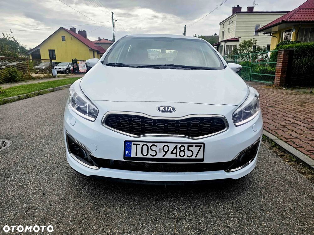 Kia Ceed 1.6 CRDi 136 ISG Spirit - 4