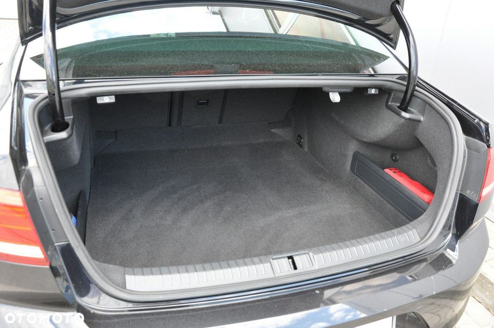 Volkswagen Passat - 24