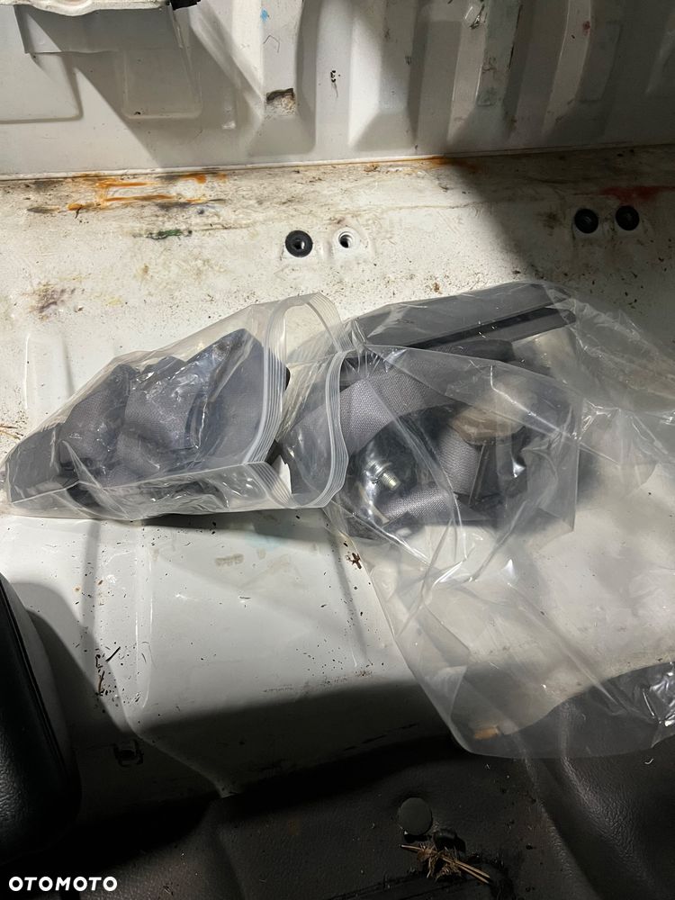 Kanapa tylna Nissan Navara d22 np300 2011r 4drzwi kompletna - 4