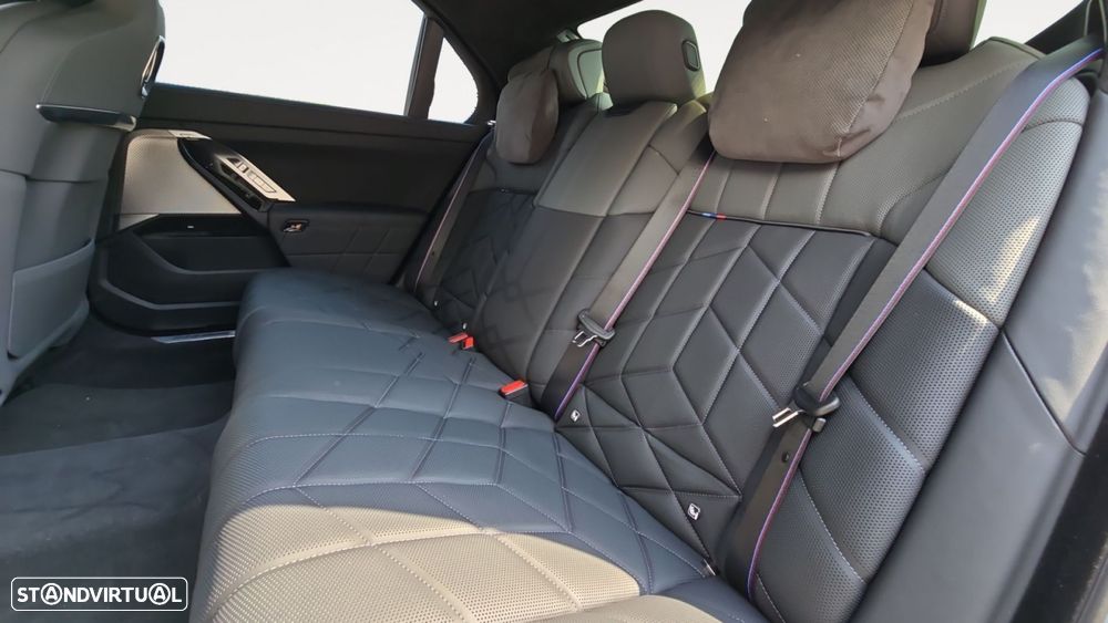 BMW i7 xDrive60 Pack Desportivo M - 12