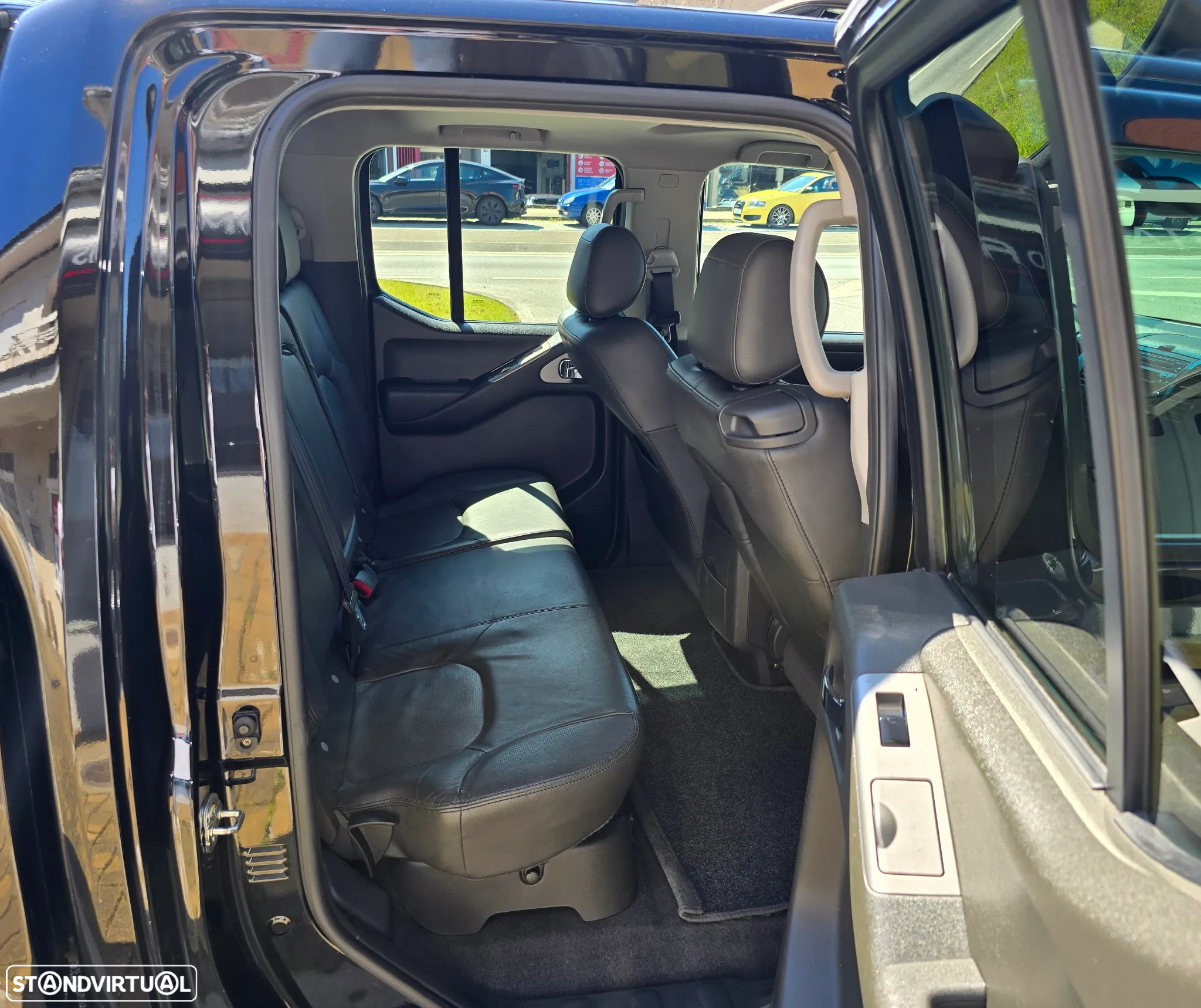 Nissan Navara 2.5 dCi CD LE Premium AT - 11