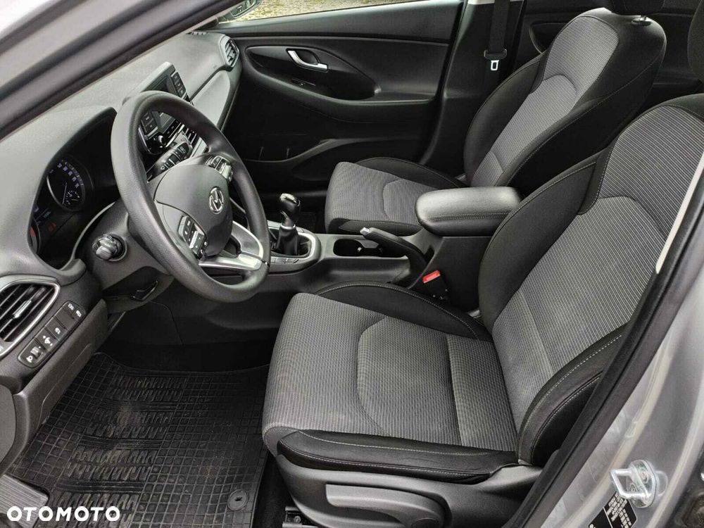 Hyundai i30 1.5 DPI Classic + - 10