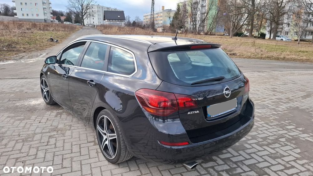 Opel Astra 1.6 Turbo 150 Jahre - 3