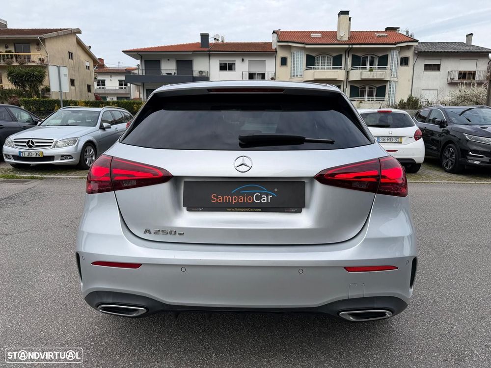 Mercedes-Benz A 250 e AMG Line - 12
